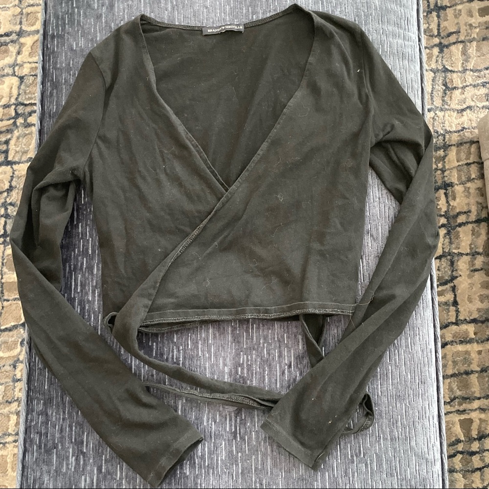 BRANDY MELVILLE TIE AROUND TOP